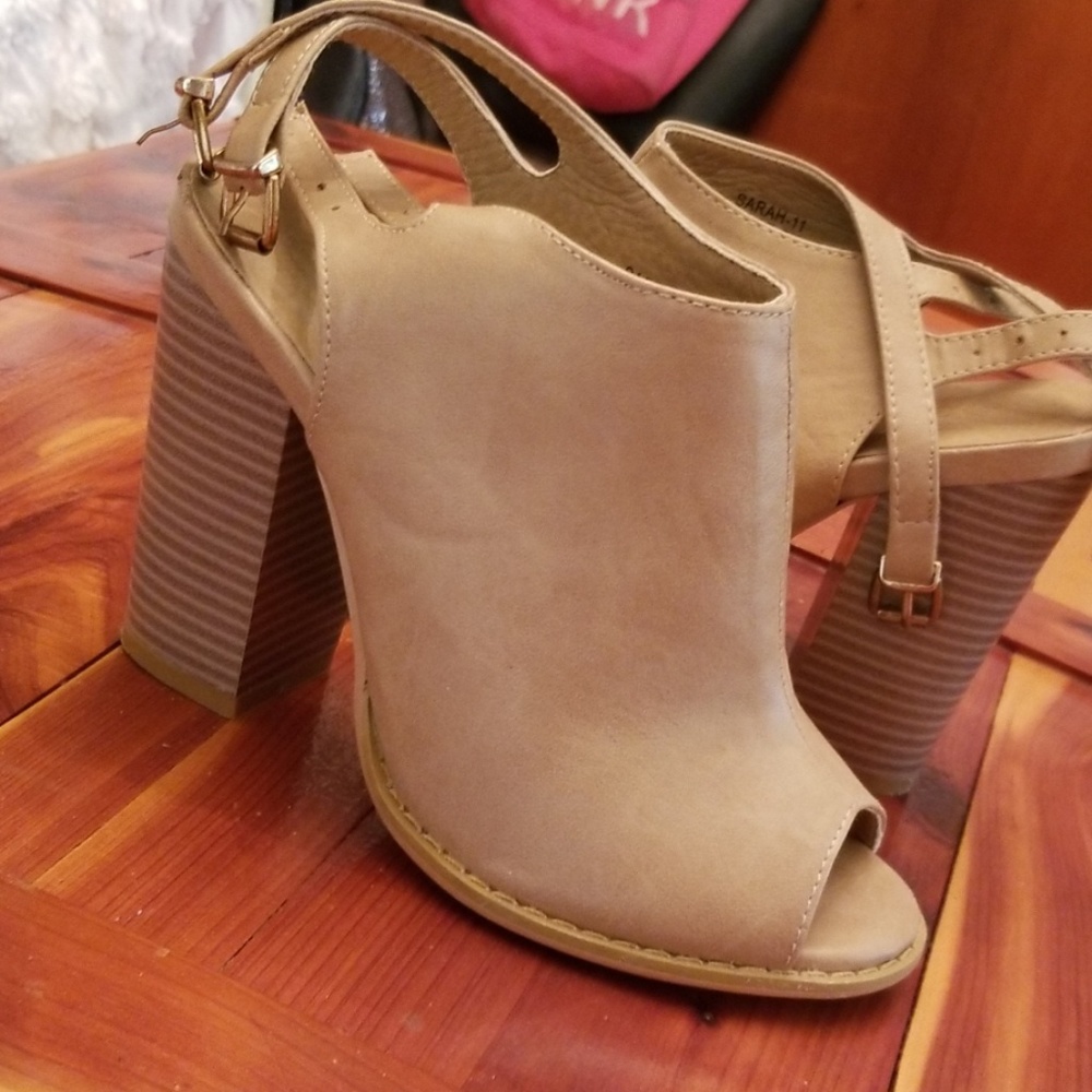 Peep Toe Tan Heels! - Picture 2 of 2